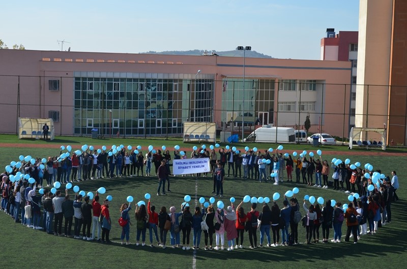 Mavi balonlar ‘Diyabeti Yenelim’ sloganıyla gökyüzüne bırakıldı