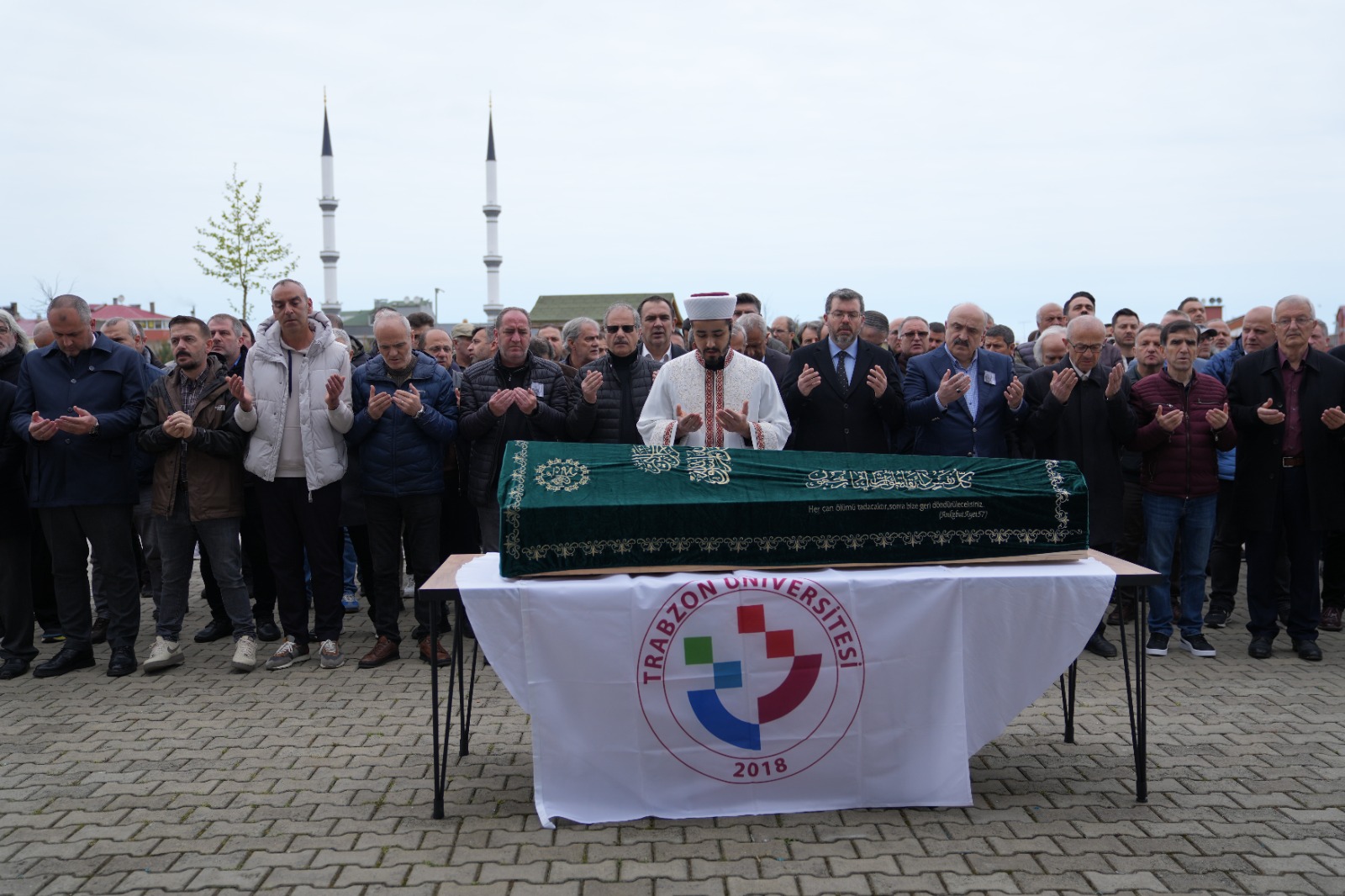 Merhum Akademisyenimiz i�in Cenaze T�reni