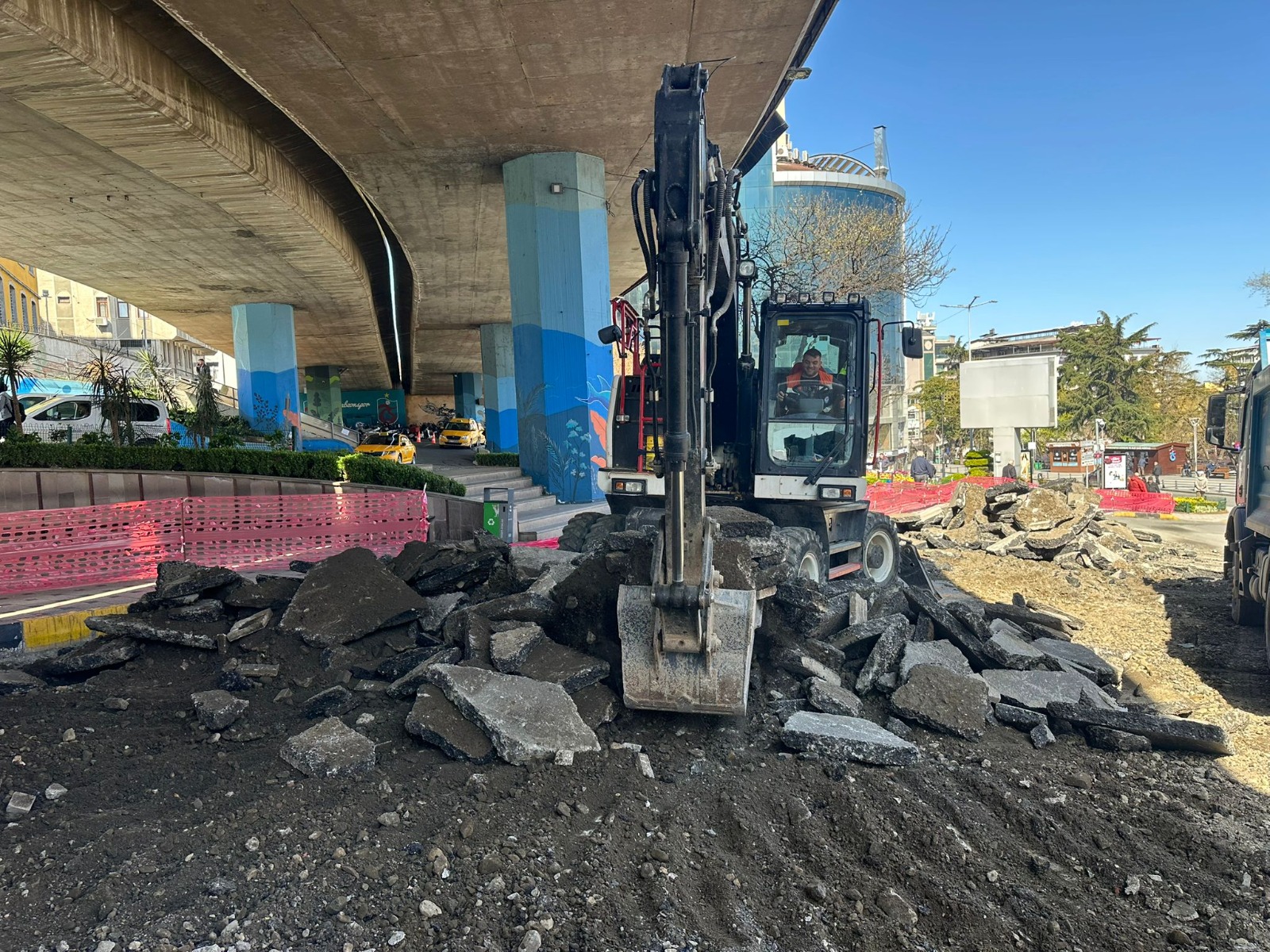 MEYDAN'DAK� V�YAD�K ALTI D�NLENME ALANI OLACAK