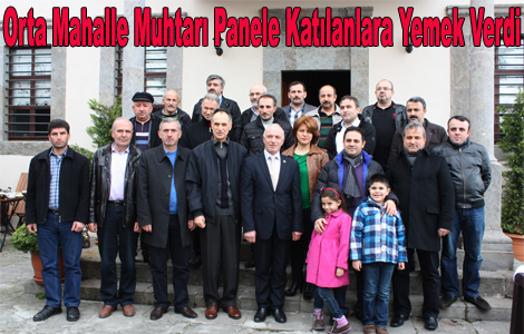 Orta Mahalle Muhtar Panele Katlanlara Yemek Verdi
