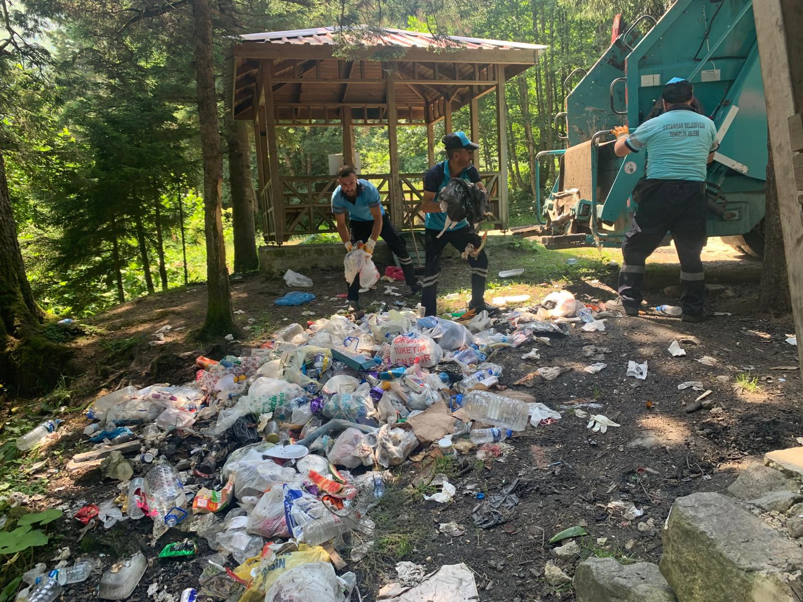 ORTAHİSAR BELEDİYESİ, SÜMELA MANASTIRI’NIN ETRAFINI TEMİZLEDİ