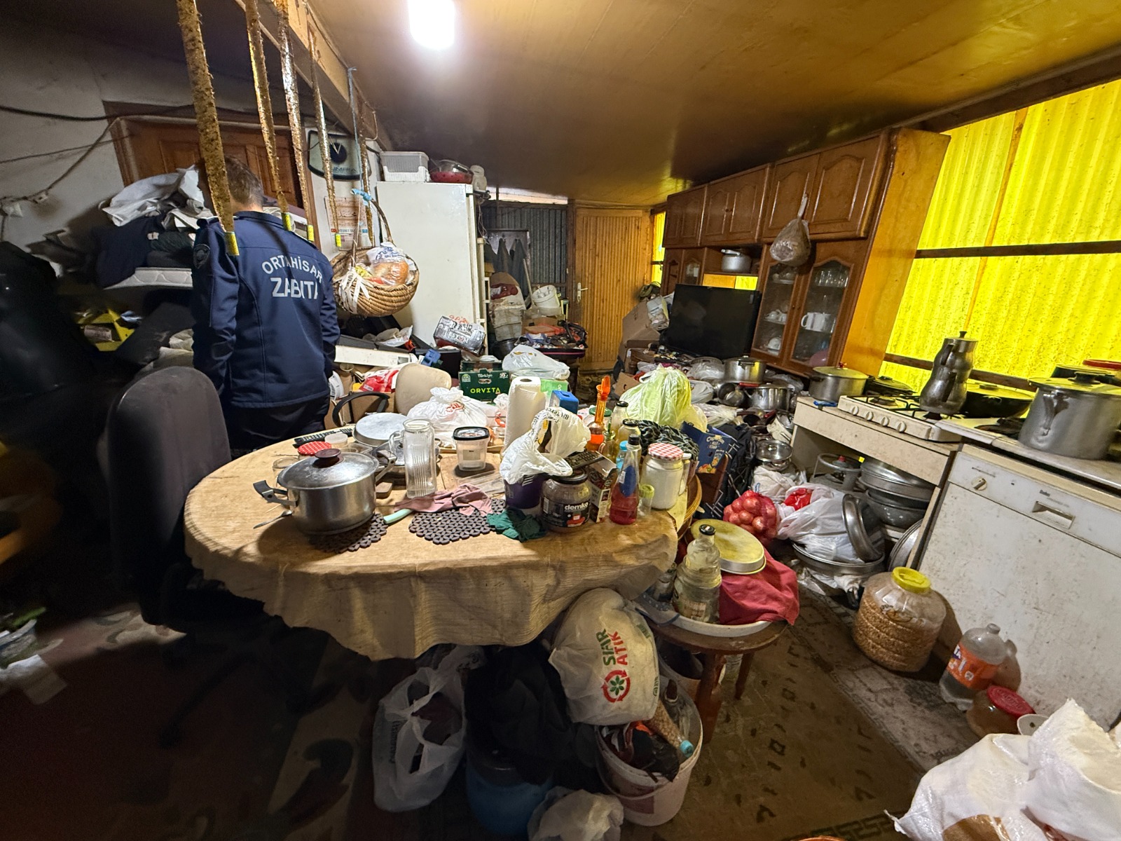 ORTAH�SAR�DA 3 ��P EV BO�ALTILDI, TONLARCA ATIK �IKARILDI