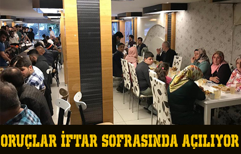 ORU�LAR �FTAR SOFRASINDA A�ILIYOR
