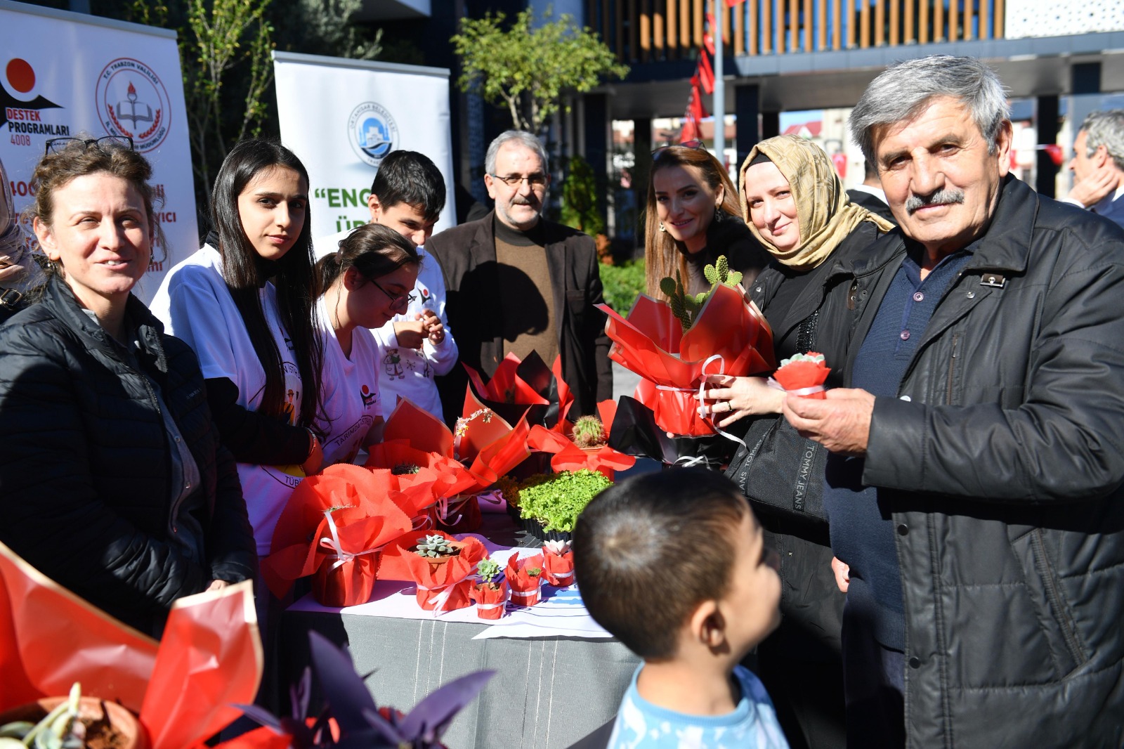 �ZEL GEREKS�N�ML� B�REYLER, �RETMEN�N MUTLULU�UNU YA�ADI