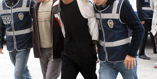 Polis Hap Yutturdu
