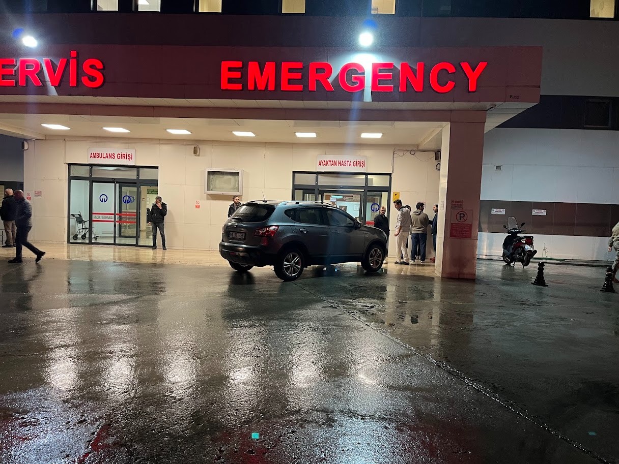 Refakat�i koltuklar�n�n k�r�k olu�u hasta yak�nlar�n� isyan ettiriyor!