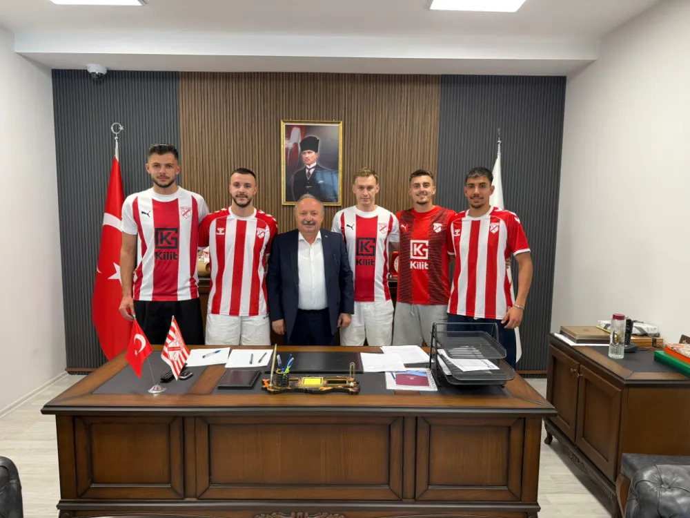 SEBAT GENÇLİK’TE 5 İMZA BİRDEN