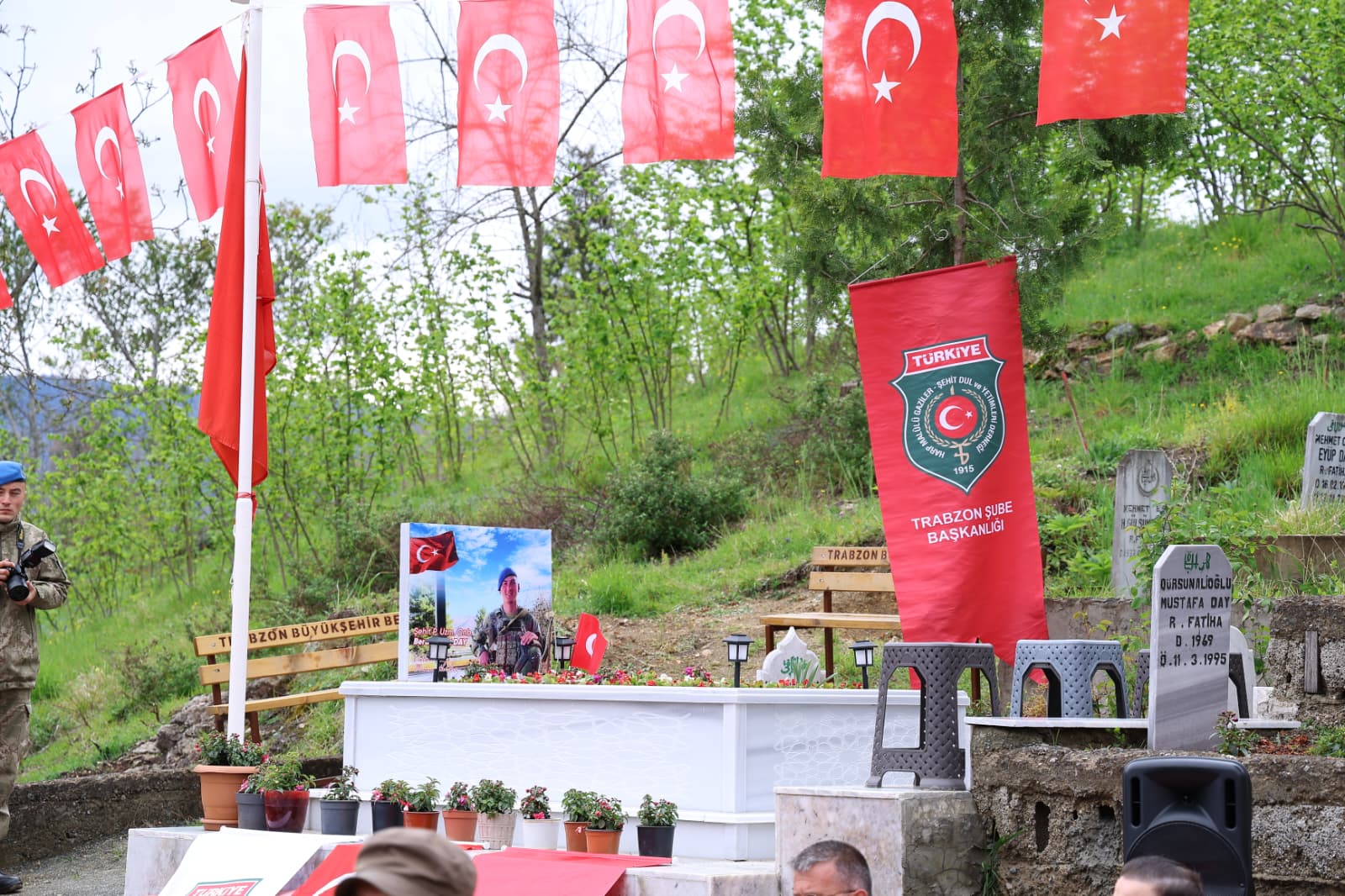 �EH�T BERAT MEC�T DAY, DUALARLA ANILDI