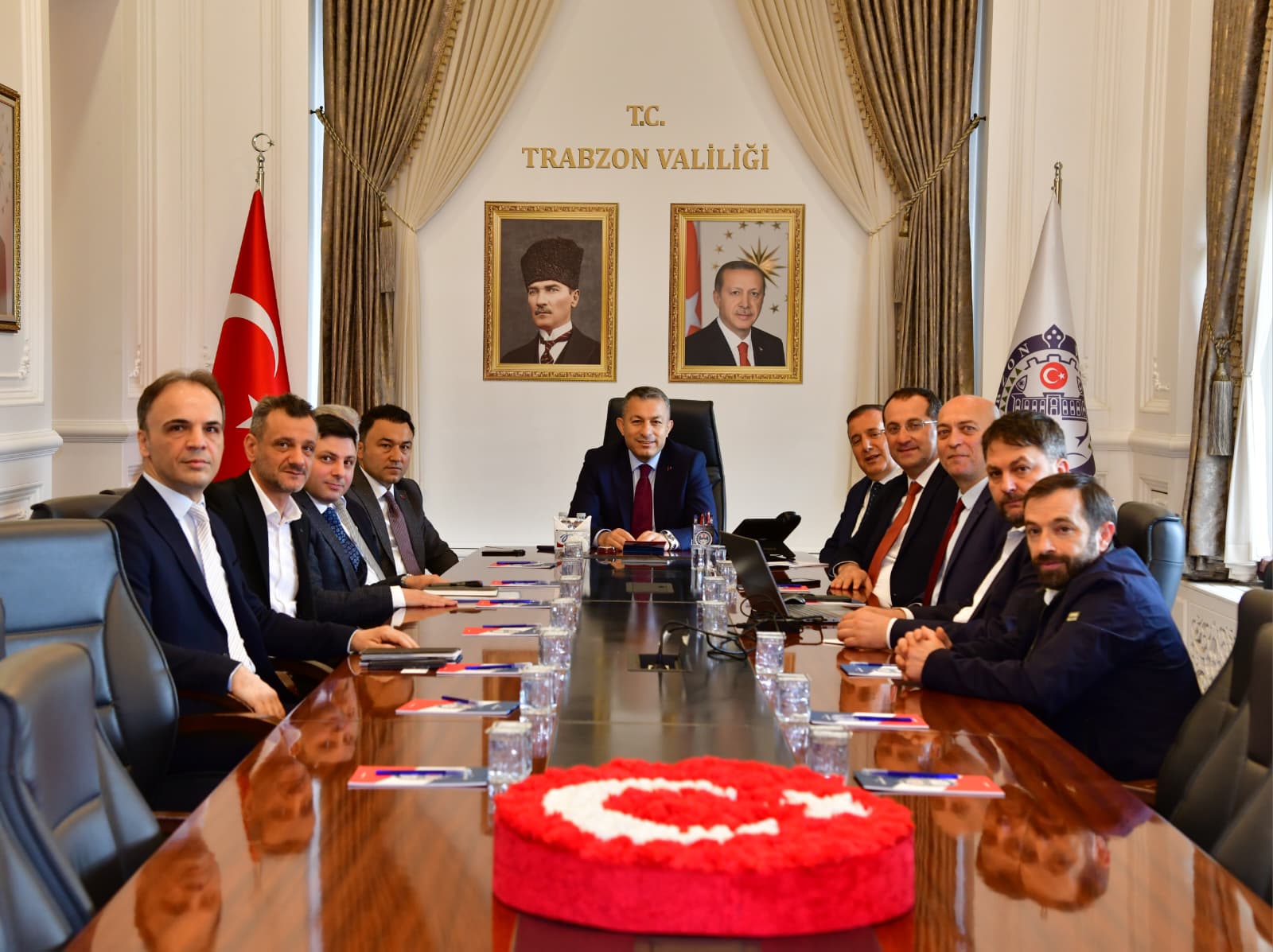 ŞİNİK İÇİN TOPLANDILAR