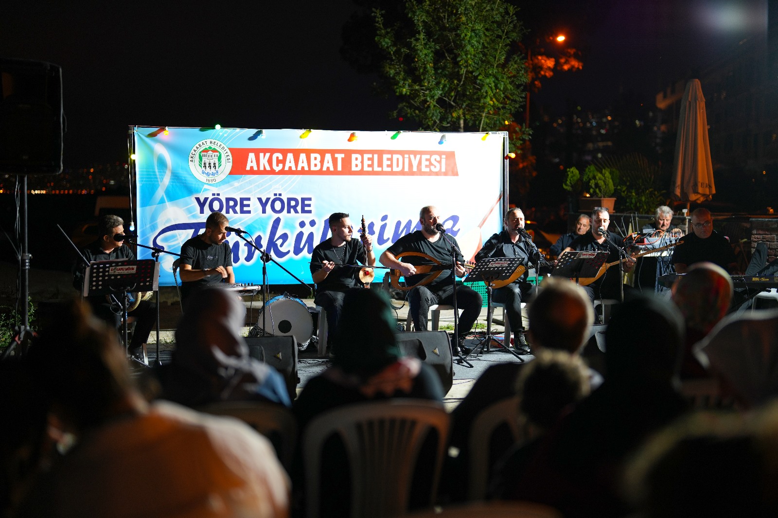 Söğütlü Sahilinde Türkülerle Dolu Bir Gece