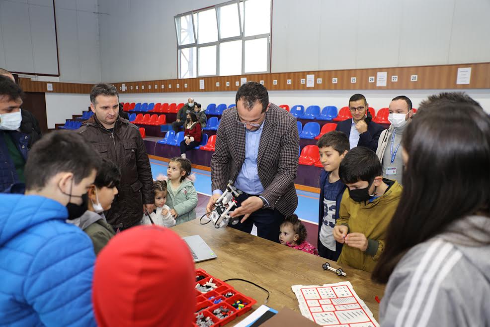 STEM VE ROBOTK ATLYES KURSU YENDEN BALIYOR

