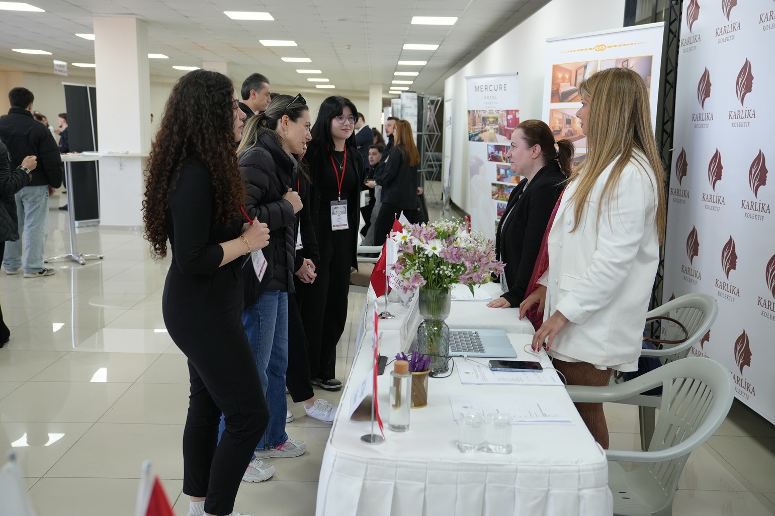 �Su�tan uzak durun, devlete g�venin�

