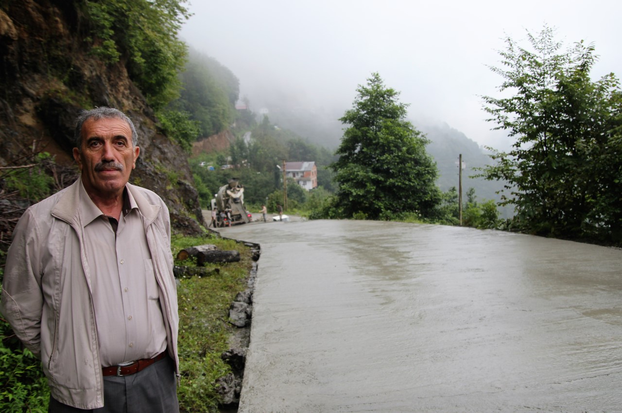 Srmenede mahalle yollar betonlanyor
