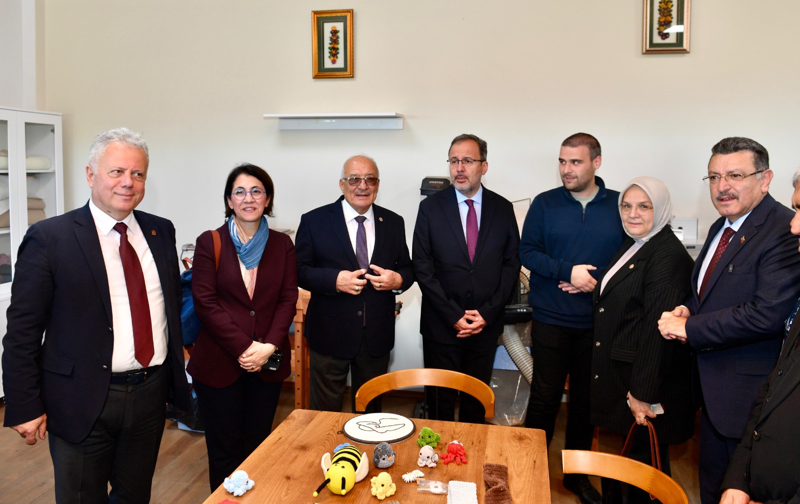 TBMM HEYET�, EN MUTLU K�Y�� Z�YARET ETT�