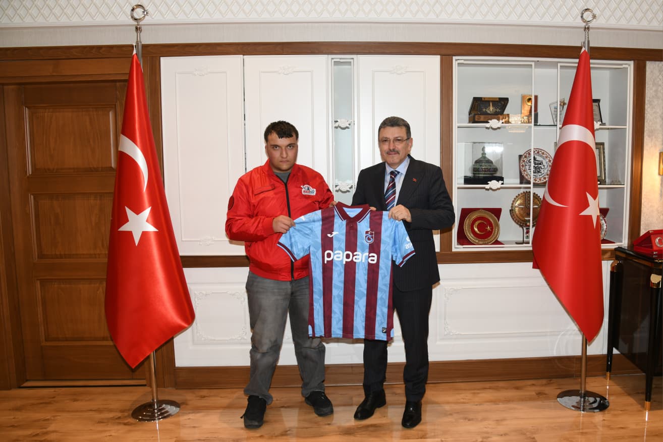 TEKNOFEST �AMP�YONLARINDAN BA�KAN GENǒE Z�YARET