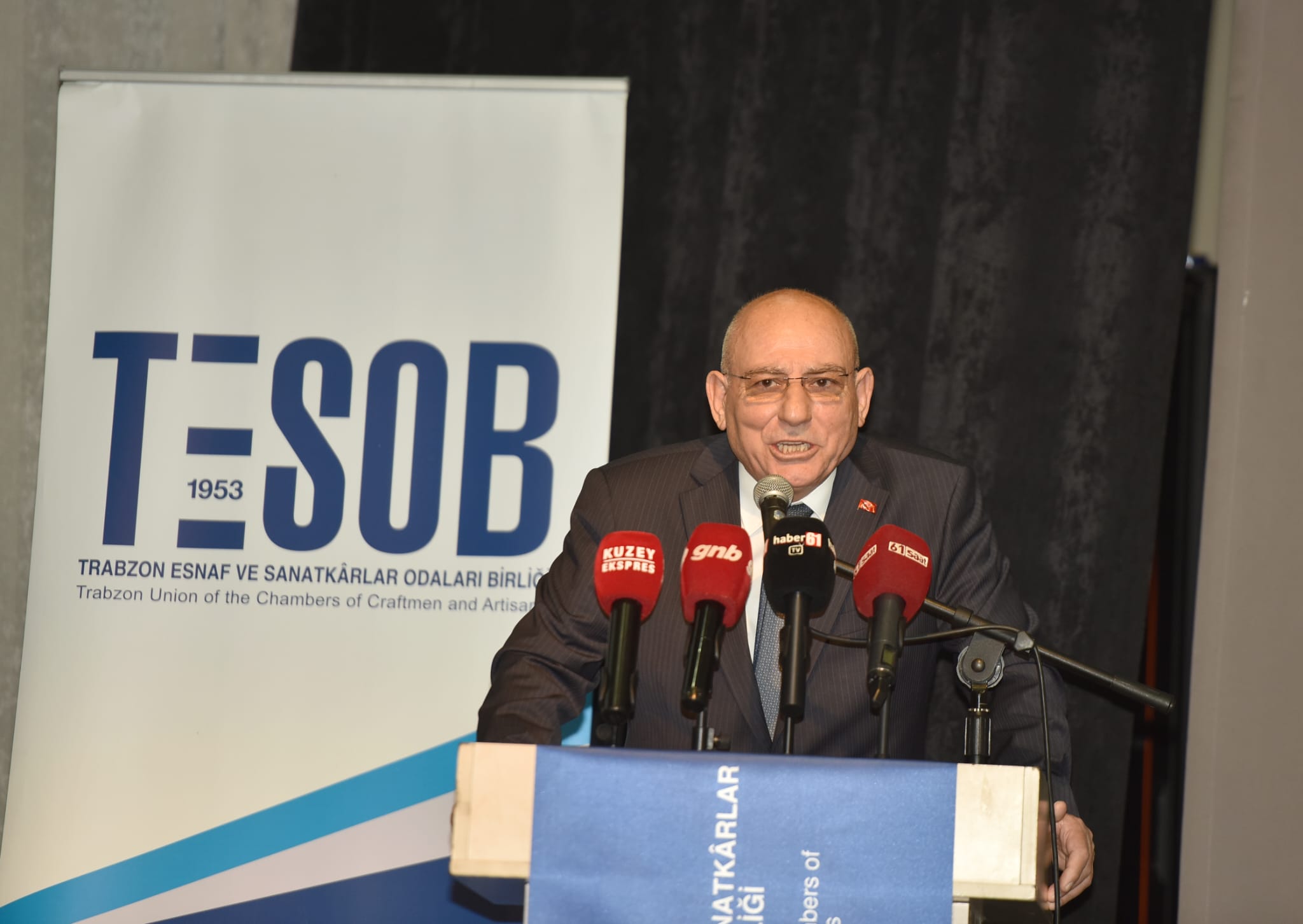 TESOB Genel Kurulu�nda Metin Kara yeniden ba�kanl��a se�ildi
