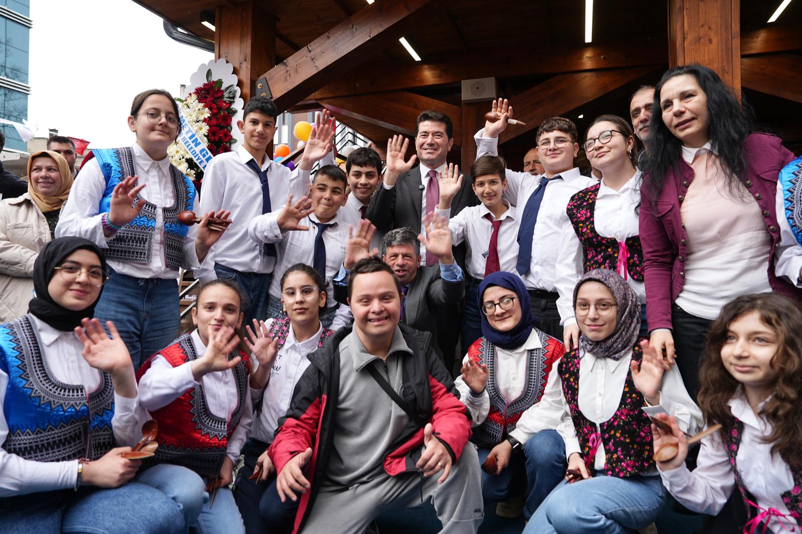 TRABZON, ENGELS�Z YA�AM PARKI'NA KAVU�TU