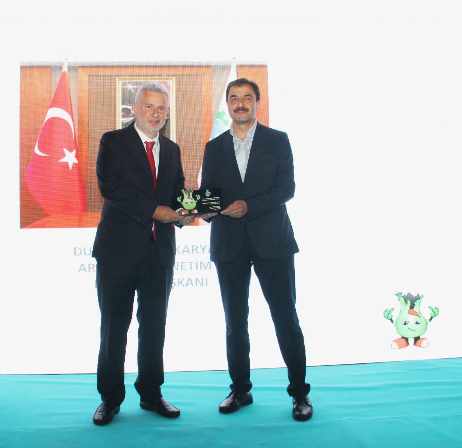 TRABZON TİCARET BORSASI’NDAN AKÇAABAT ZİRAAT ODASI BAŞKANLIĞI’NA FINDIĞA DEĞER KATANLAR ÖDÜLÜ