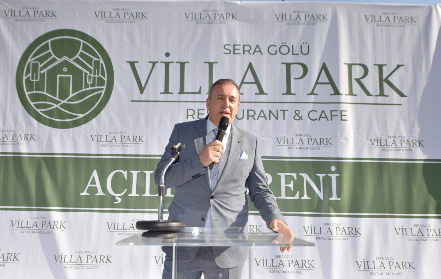 Trabzon Ticaret ve Sanayi Odası Başkanı Erkut Çelebi, Sera Gölü Villa Park Restoran-Cafe'nin açılışına katılarak işletme sahibi Ali Sadık'a hayırlı olsun dileklerini iletti.