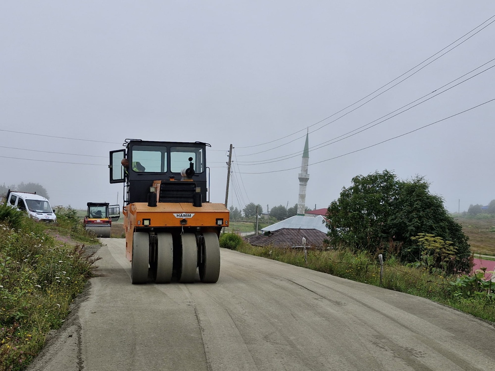 TRABZON�DA 4 �L�EDE 13 K�LOMETREL�K YOL KURU BETONLA KAPLANDI