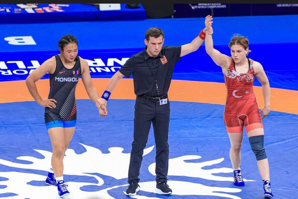 TRABZONLU M�LL� G�RE��� BEYZA NUR AKKU� D�NYA ���NC�S� OLDU
