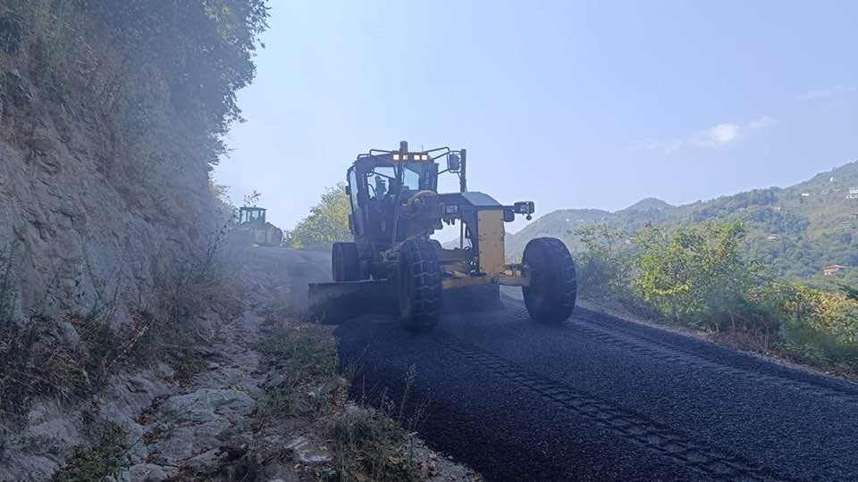 TRABZON’UN 18 İLÇESİNDE YOLLAR YENİLENİYOR