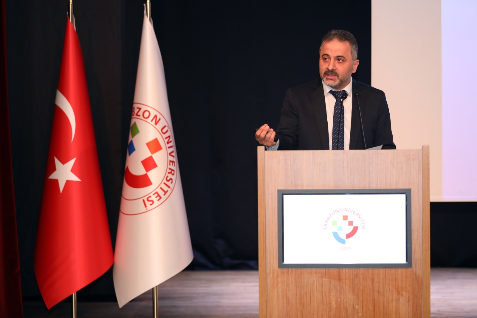 TRܒde Akif�e vefa paneli

