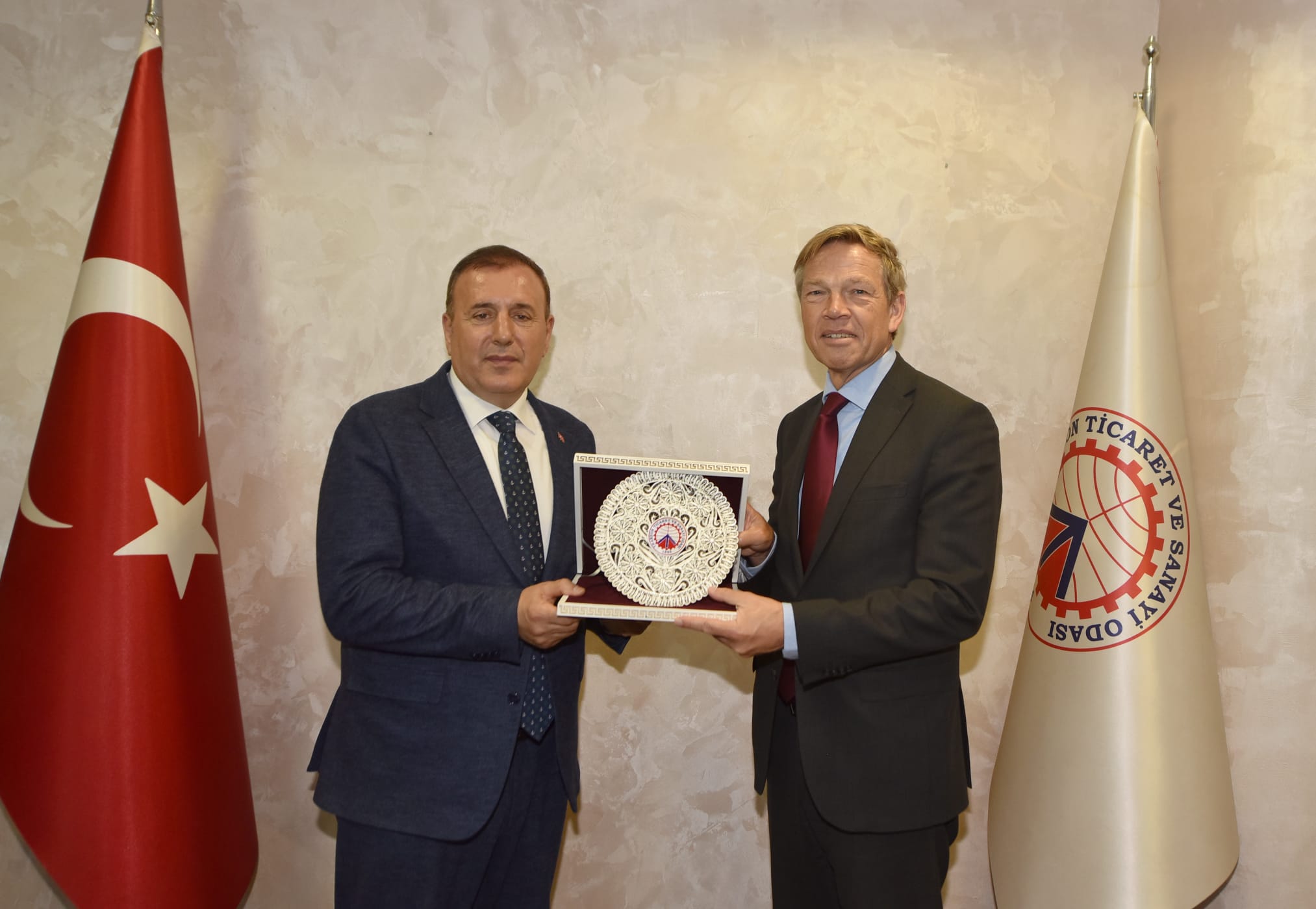 TTSO'yu ziyaret eden Hollanda B�y�kel�isi ile i� birli�i imkanlar� g�r���ld�