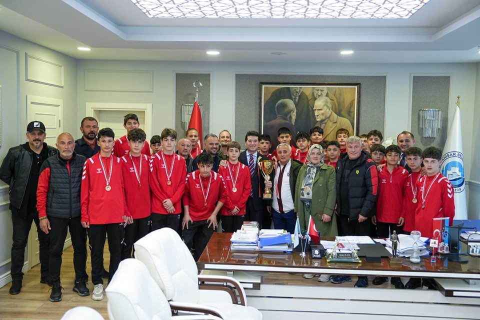 T�RK�YE �AMP�YONU GEN�LER, BA�KAN KAYA�YI Z�YARET ETT�

