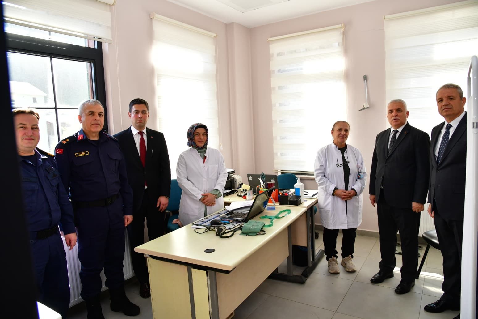 Vali Aziz Yldrm, arba Yavuz Aile Sal Merkezini Ziyaret Etti
