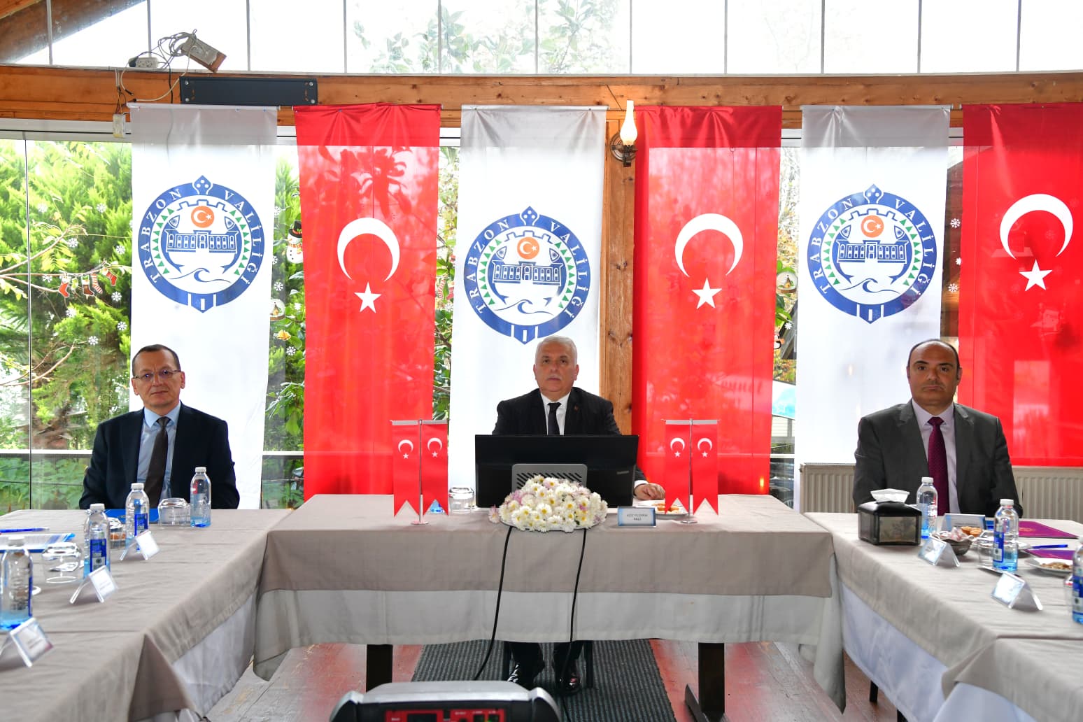 Vali Aziz Y�ld�r�m M�lki �dare Amirleriyle Toplant� D�zenledi 
