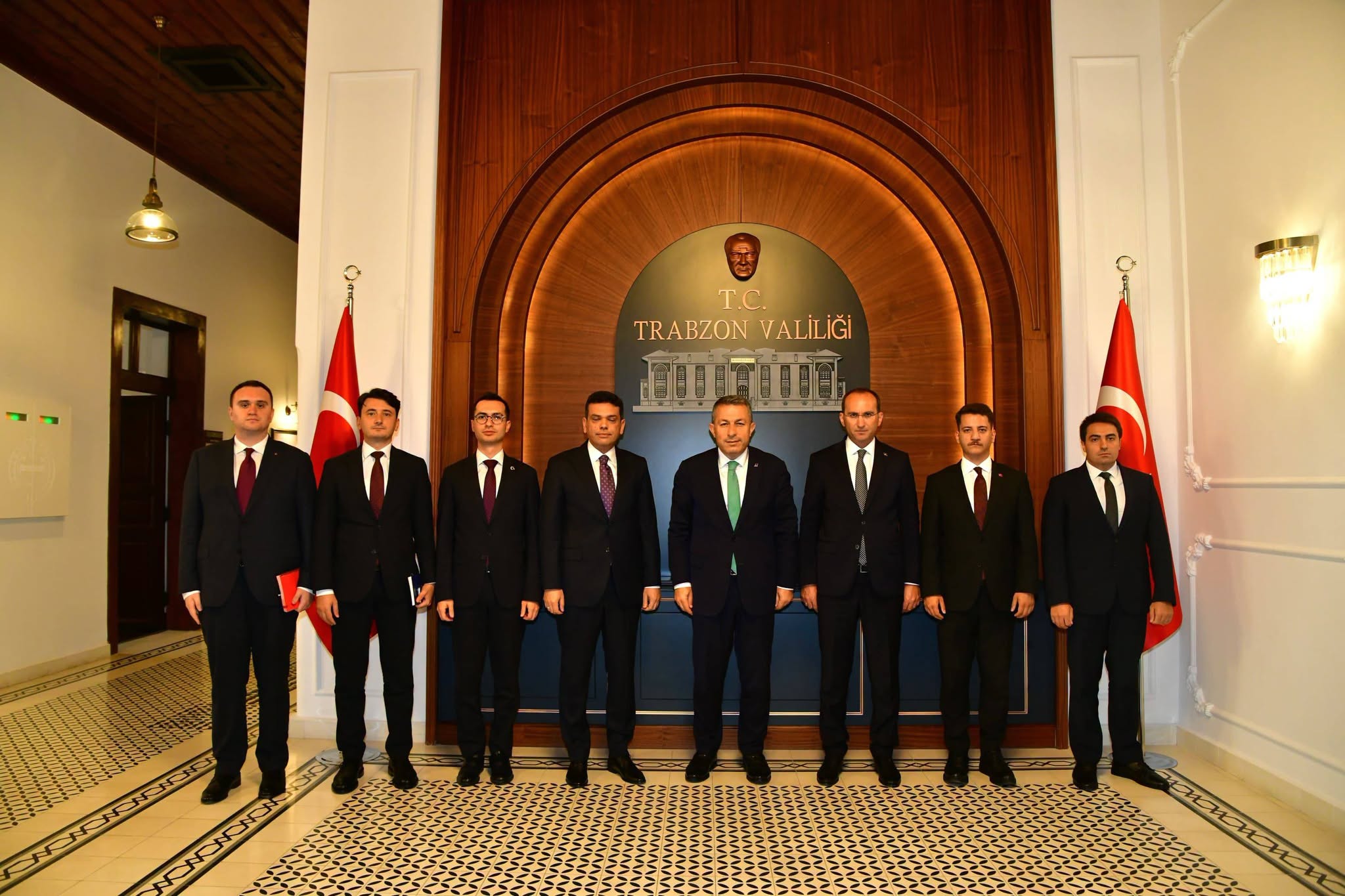 VALİ ŞAHİN YENİ KAYMAKAMLARLA TOPLANTI YAPTI