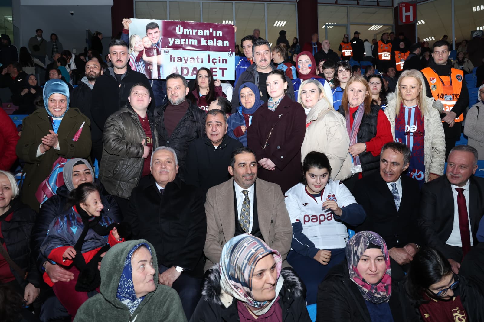 Vali Y�ld�r�m, Trabzonspor Ma��n� �zel Gereksinimli Bireylerle Birlikte �zledi
