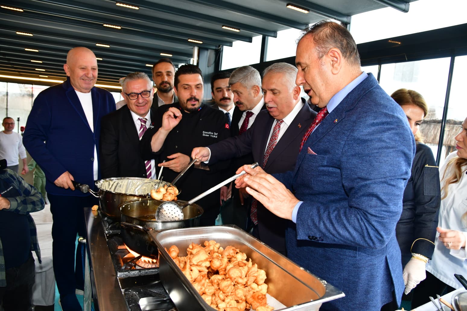 Vali Y�ld�r�m ve Han�mefendi, �Denizden Da�lara Arakl�� Program�na Kat�ld�
