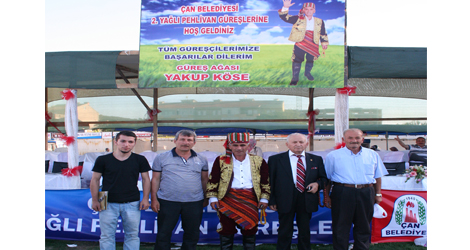 Yakup aa misafirlerine akam yemei verdi.