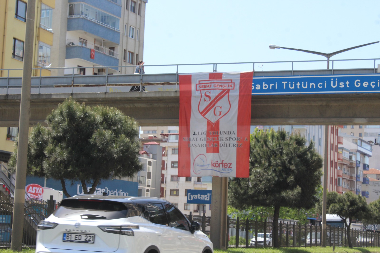 YER KIRMIZI GÖK BEYAZ