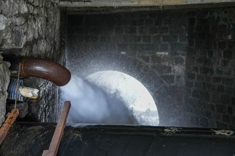 Zorlu’dan TİSKİ’ye Su Tahliyesi Tepkisi: “Tonlarca Su Neden Boşa Aktı?”